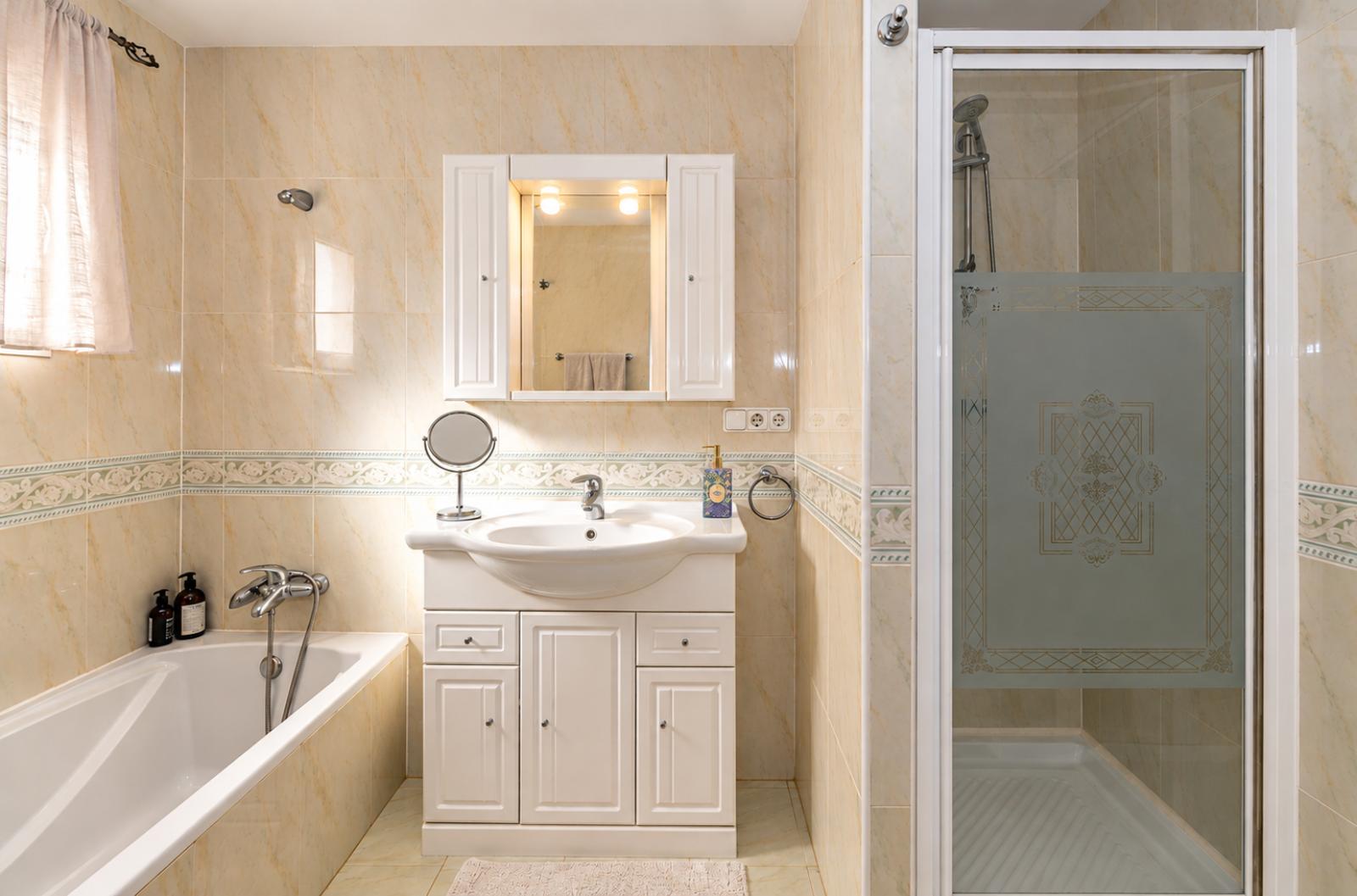 W-486 - Amplio chalet con piscina privada y jardín en Gata de Gorgos, cerca de Dénia