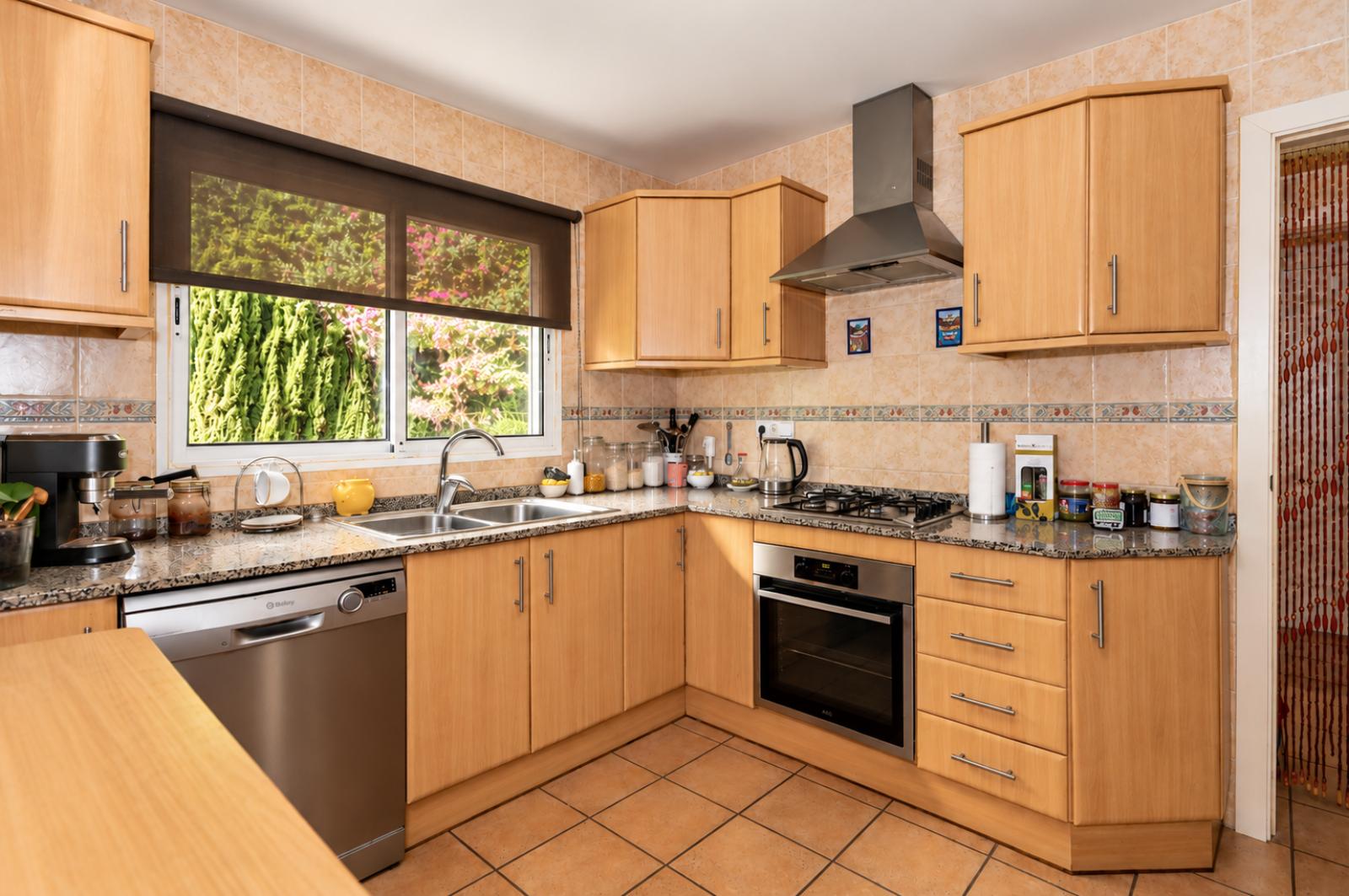 W-486 - Amplio chalet con piscina privada y jardín en Gata de Gorgos, cerca de Dénia