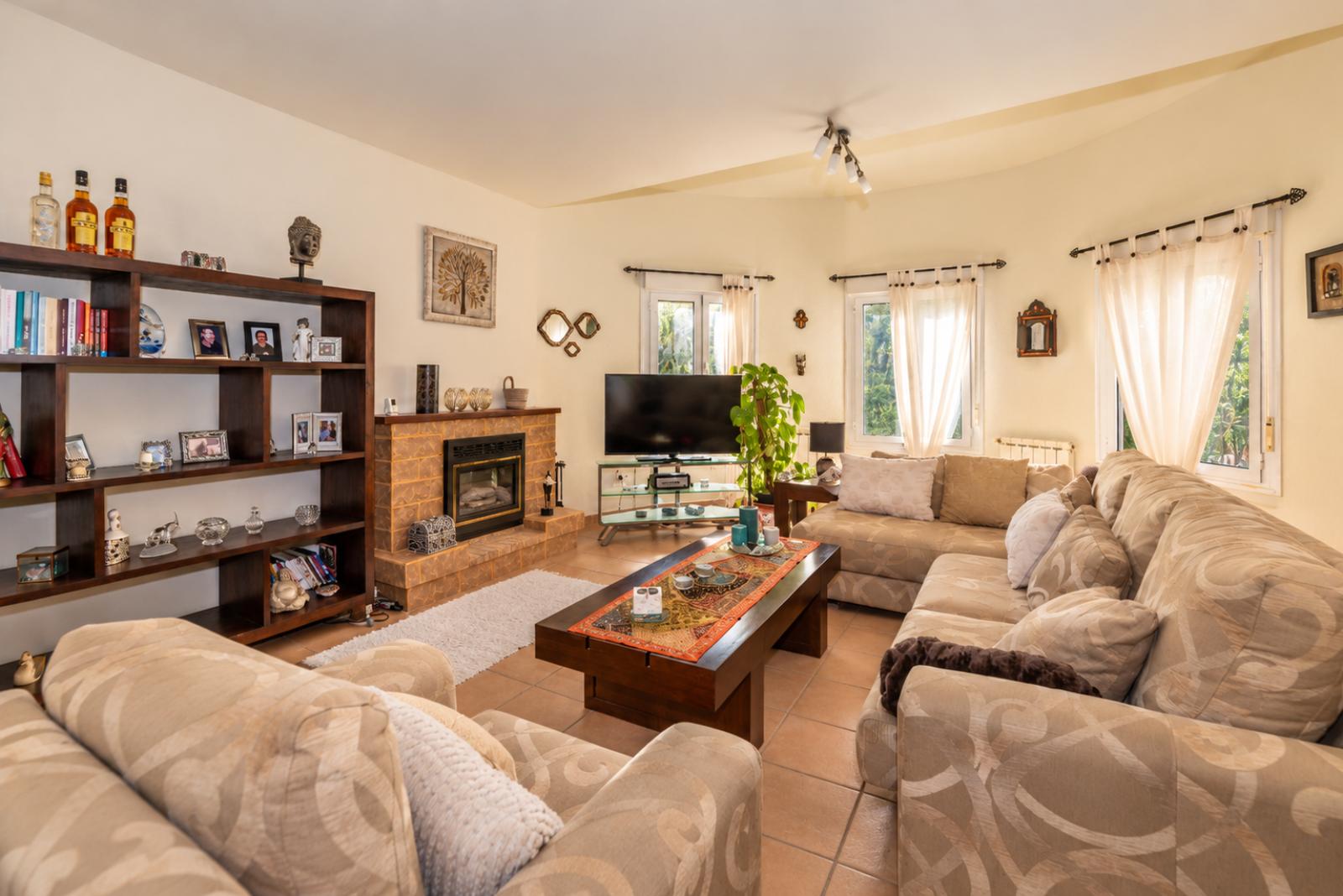 W-486 - Amplio chalet con piscina privada y jardín en Gata de Gorgos, cerca de Dénia