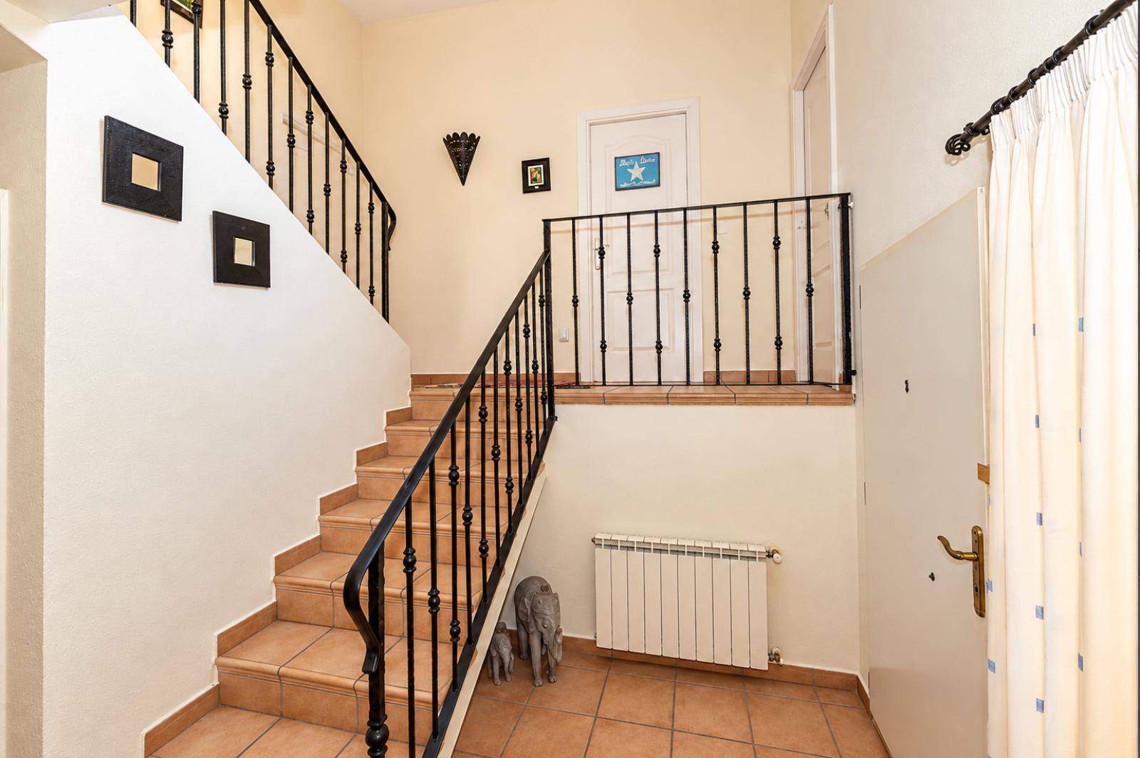 W-486 - Amplio chalet con piscina privada y jardín en Gata de Gorgos, cerca de Dénia