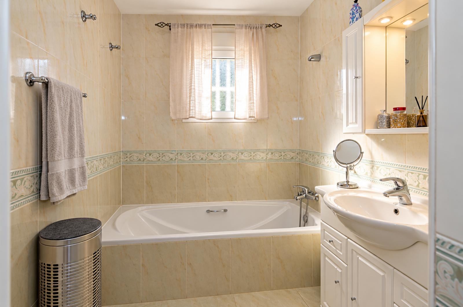 W-486 - Amplio chalet con piscina privada y jardín en Gata de Gorgos, cerca de Dénia