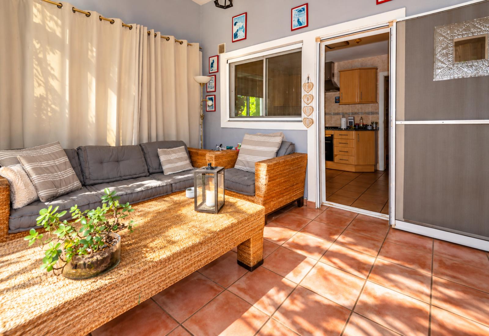 W-486 - Amplio chalet con piscina privada y jardín en Gata de Gorgos, cerca de Dénia