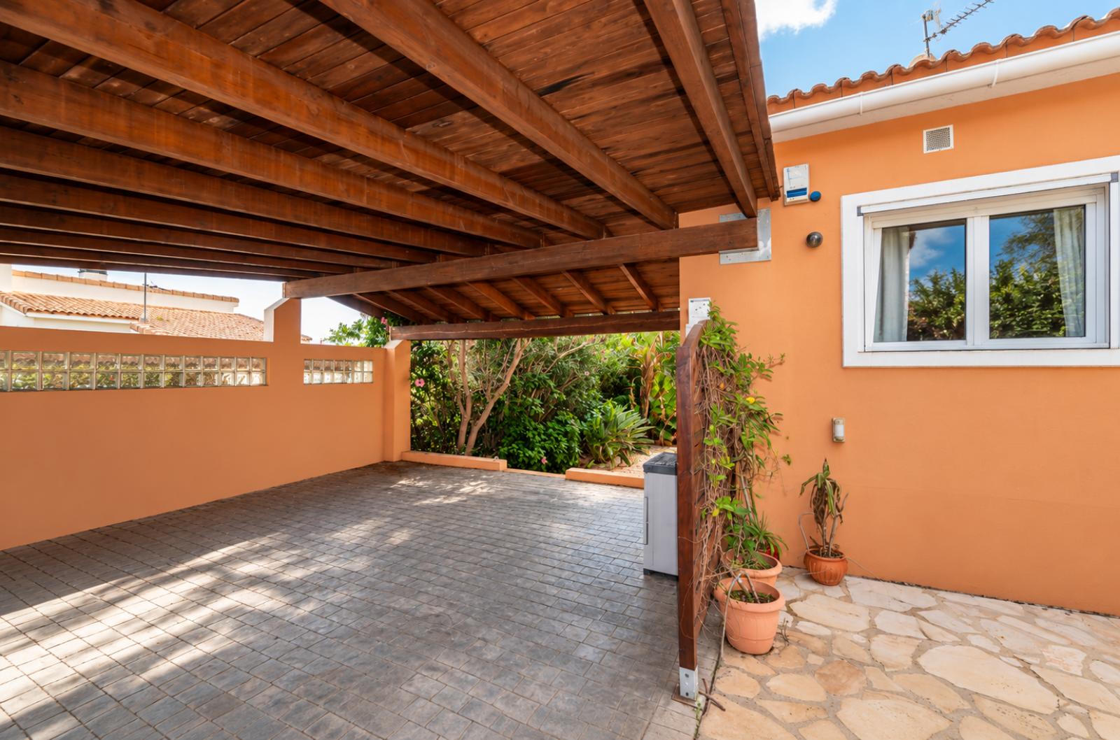 W-486 - Amplio chalet con piscina privada y jardín en Gata de Gorgos, cerca de Dénia