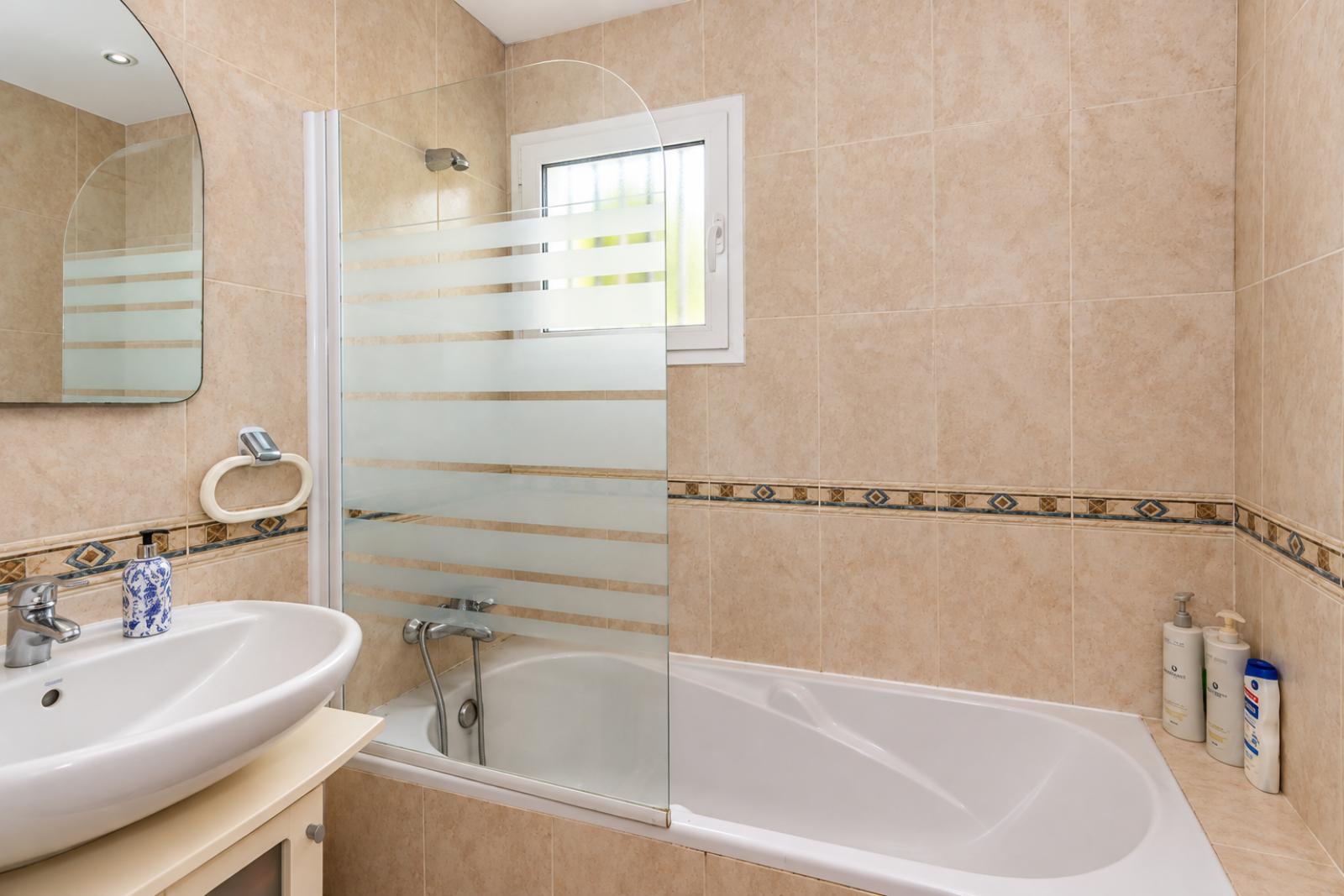 W-486 - Amplio chalet con piscina privada y jardín en Gata de Gorgos, cerca de Dénia