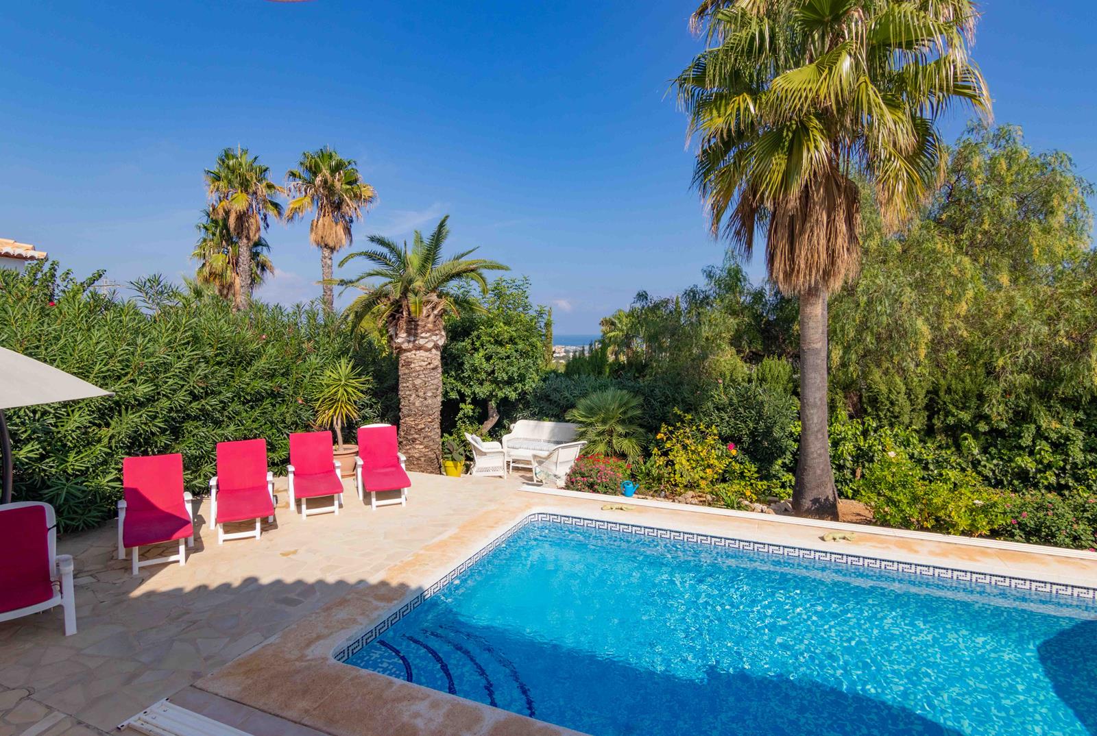Villa with sea views and pool for sale in Denia