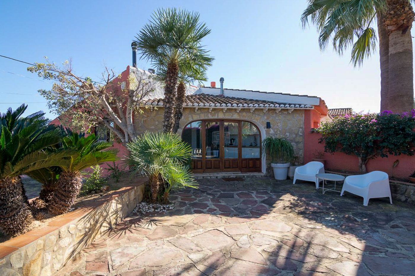 Villa mediterránea con gran parcela en Denia en venta