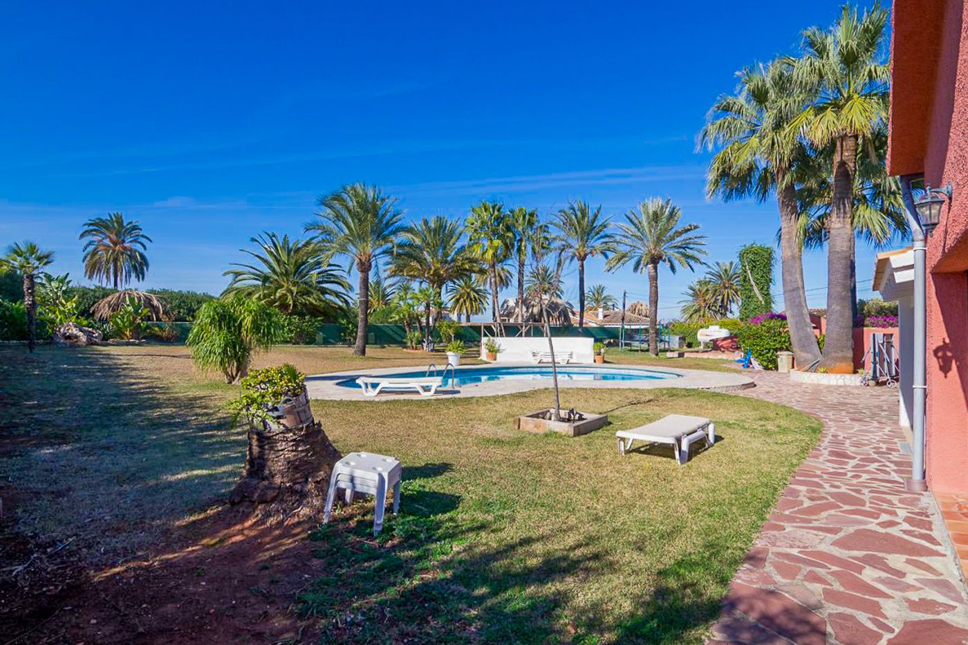 Villa mediterránea con gran parcela en Denia en venta
