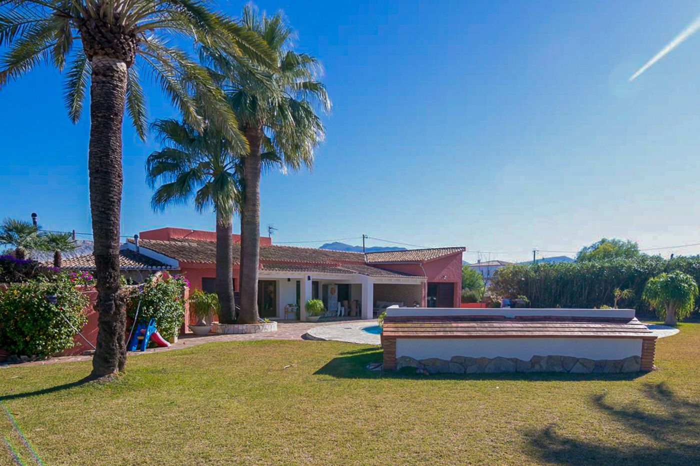 Villa mediterránea con gran parcela en Denia en venta