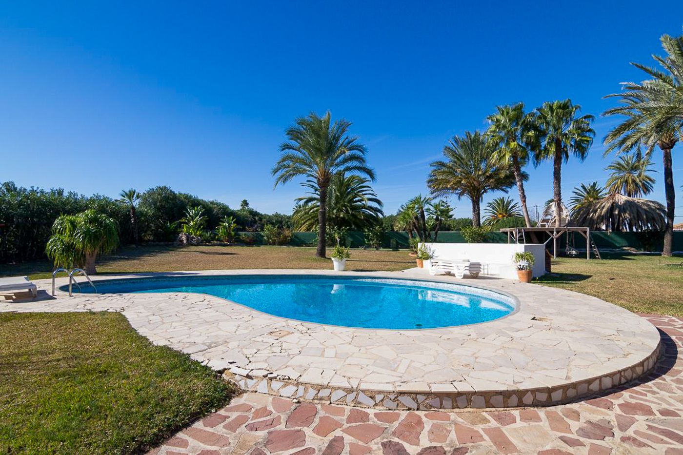 Villa mediterránea con gran parcela en Denia en venta